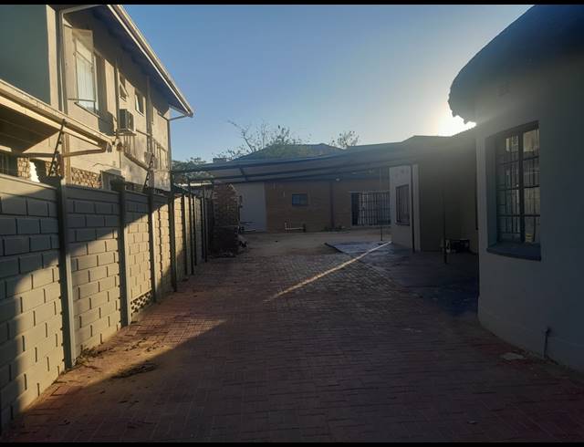 174M² BUILDING FOR SALE IN BO-DORP